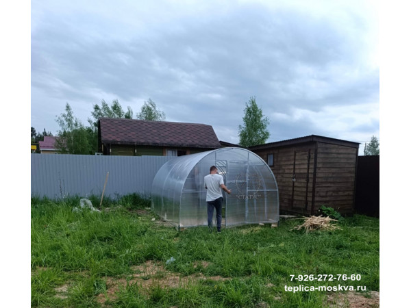 Готовая Арочная с двойной дугой 3 на 4, шаг дуг 65 см., с поликарбонатом Sellex Inside 4 мм